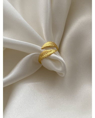 Złoty pierścionek z liśćmi laurowymi