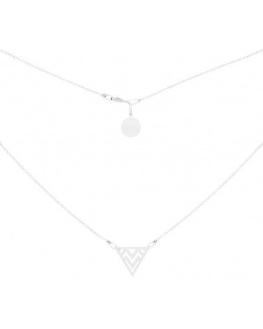 Srebrny naszyjnik z wzorzystym trójkątem