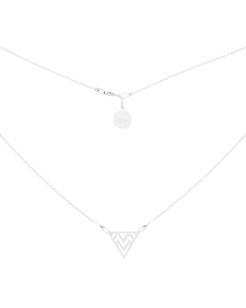 Srebrny naszyjnik z wzorzystym trójkątem