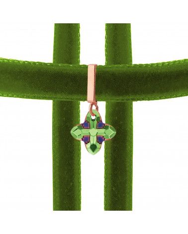 Oliwkowy aksamitny choker z krzyżem SWAROVSKI® CRYSTAL w kolorze zielonym